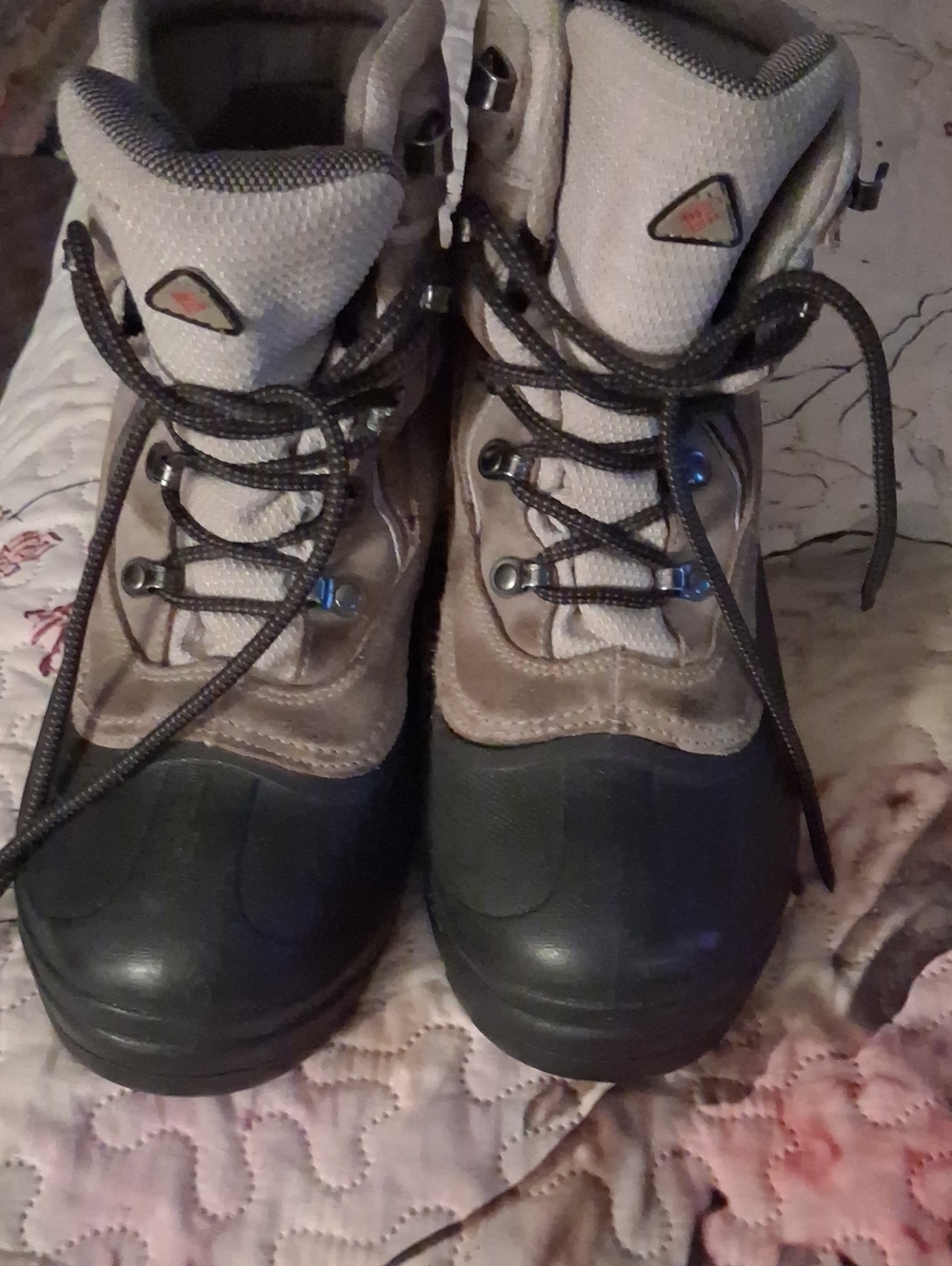 Columbia Tan and Black Lace-Up Outdoor Boots